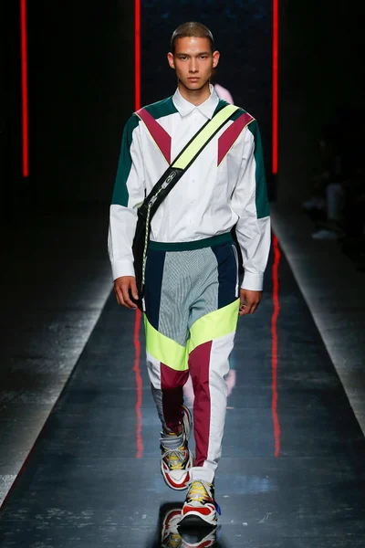 Look 30